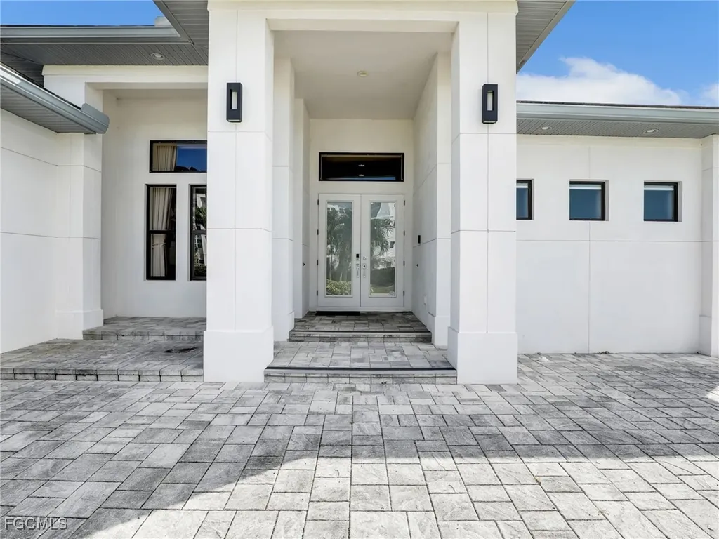 2333 SW 21st Avenue Cape Coral FL 33991