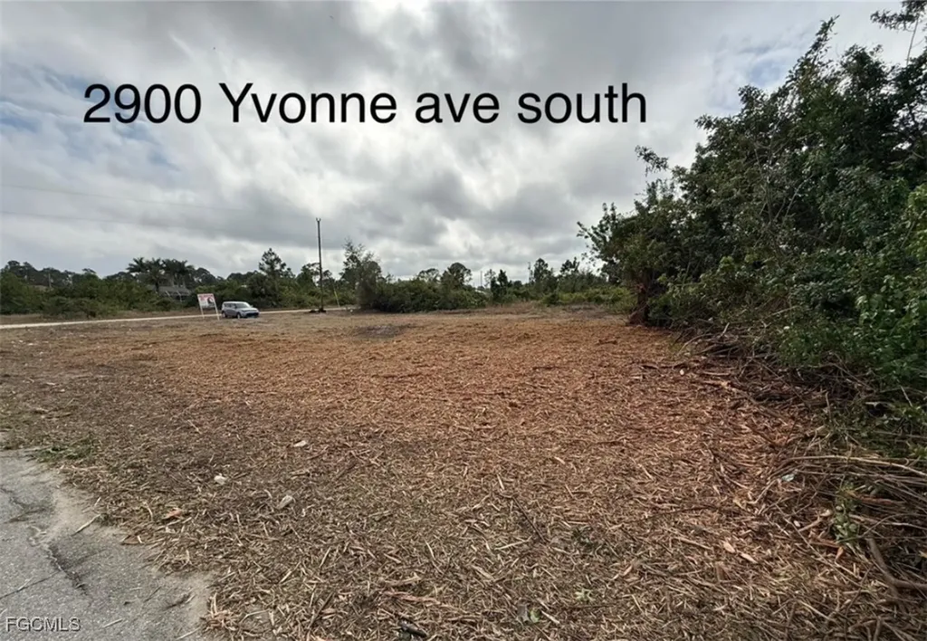 2900 Yvonne Avenue S Lehigh Acres FL 33976
