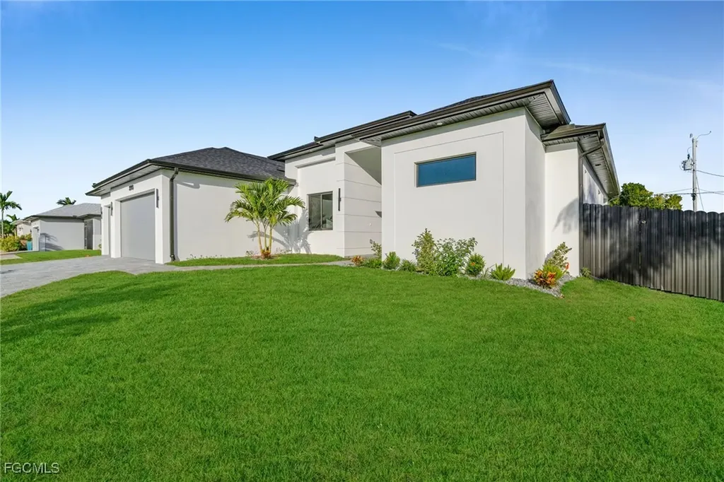 3913 Agualinda Boulevard Cape Coral FL 33914