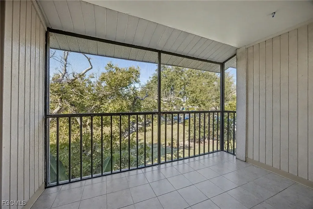 423 Cape Coral Parkway W Cape Coral FL 33914