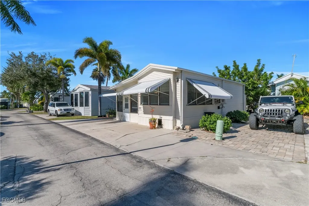 5528 Black Pug Drive Fort Myers FL 33908