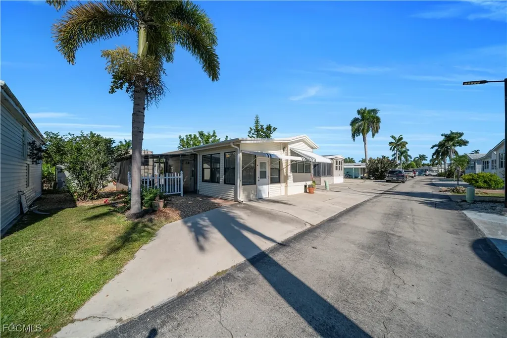 5528 Black Pug Drive Fort Myers FL 33908