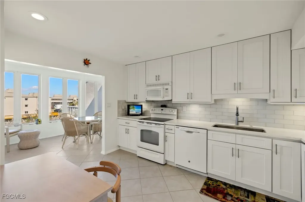 200 Periwinkle Way Sanibel FL 33957