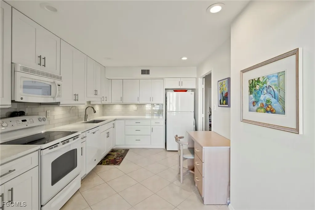 200 Periwinkle Way Sanibel FL 33957