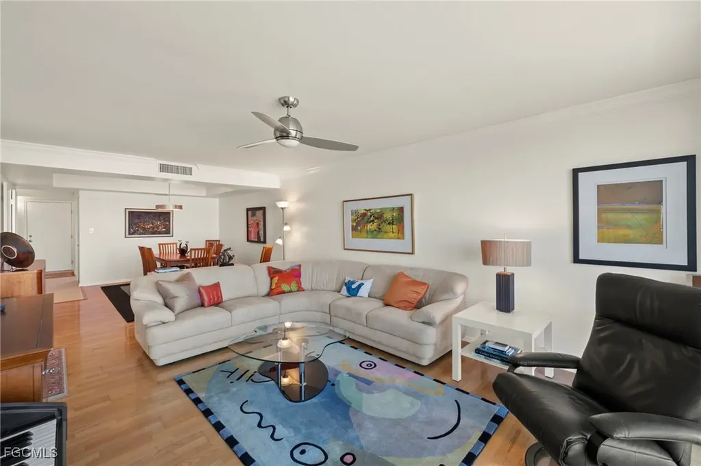 200 Periwinkle Way Sanibel FL 33957