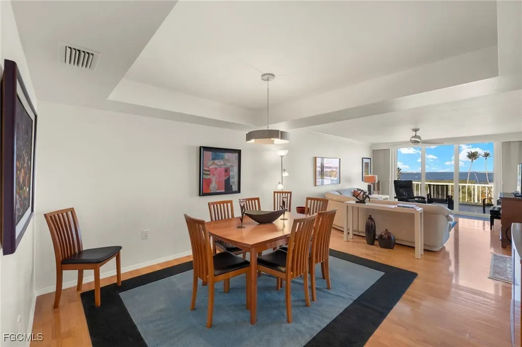 200 Periwinkle Way Sanibel FL 33957