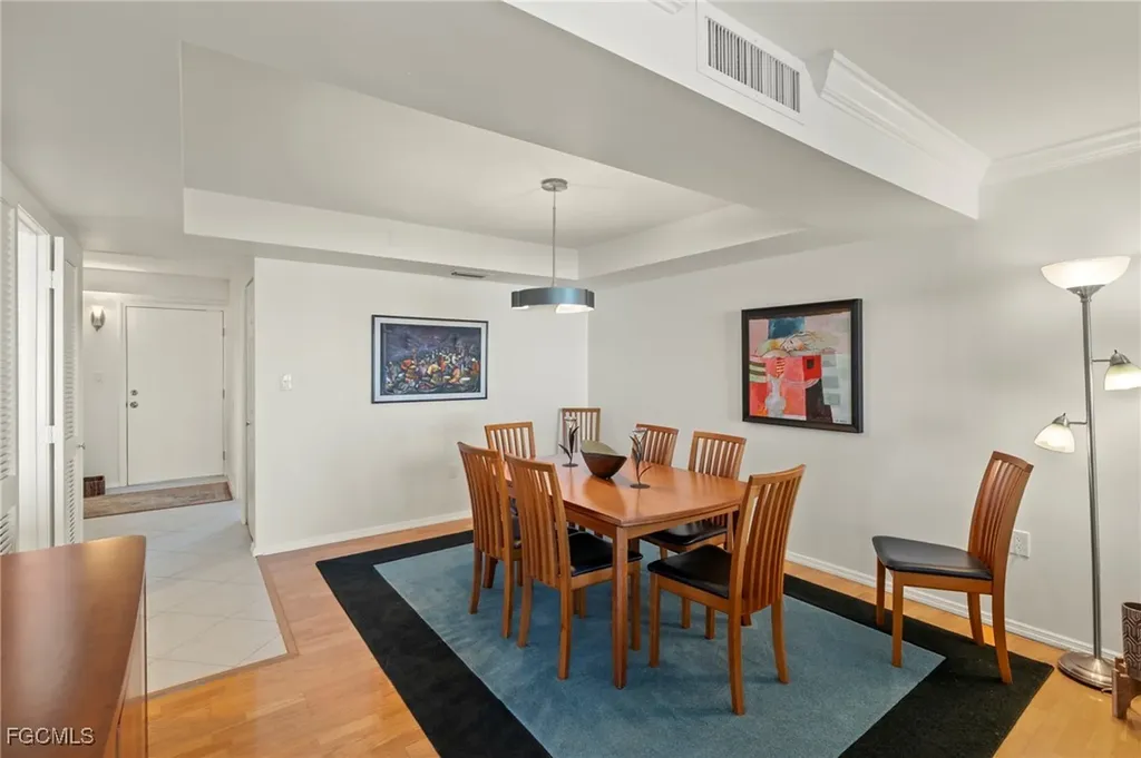 200 Periwinkle Way Sanibel FL 33957