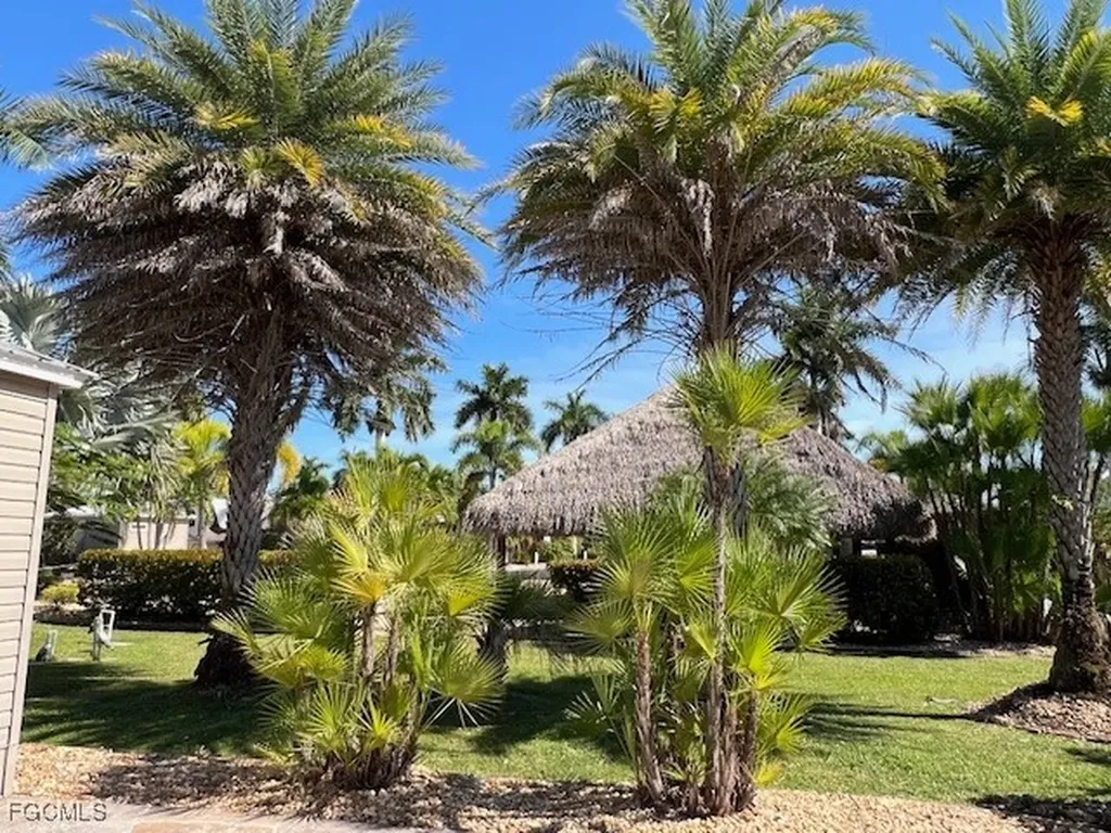 5205 Pineland Daisy Trail Fort Myers FL 33905