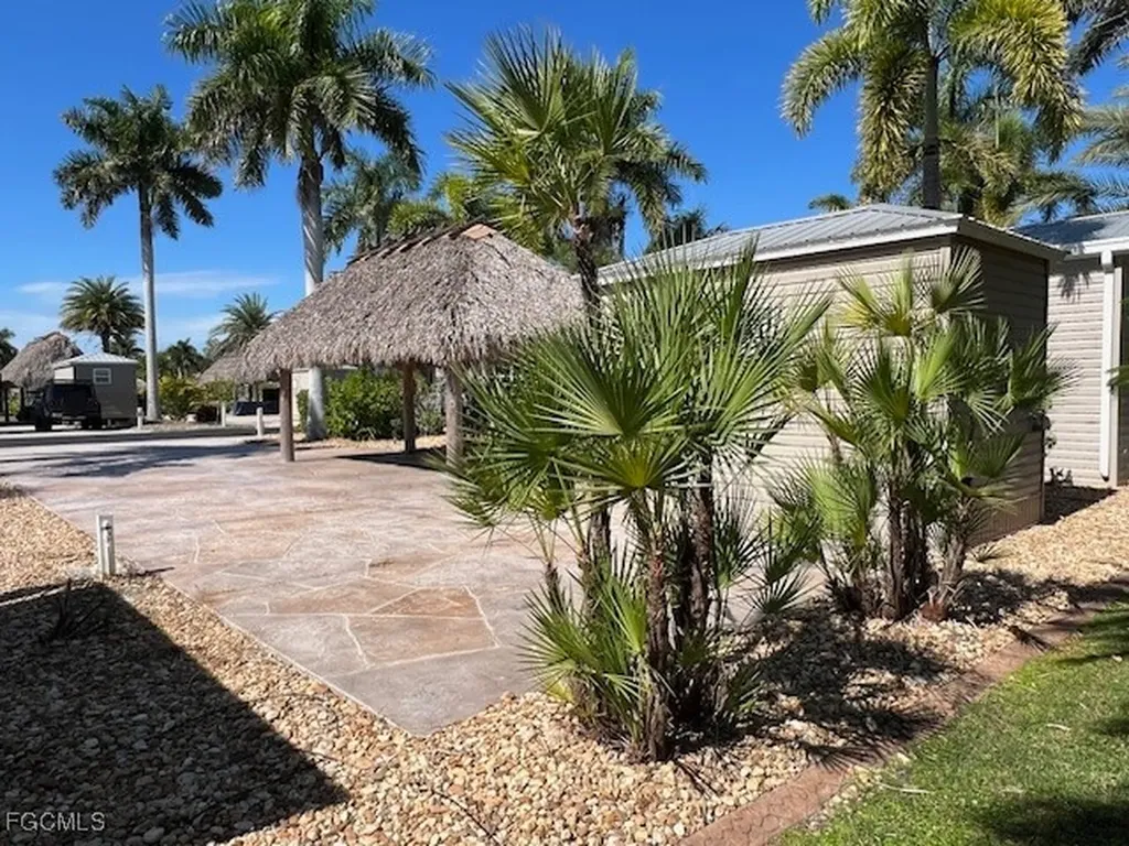 5205 Pineland Daisy Trail Fort Myers FL 33905