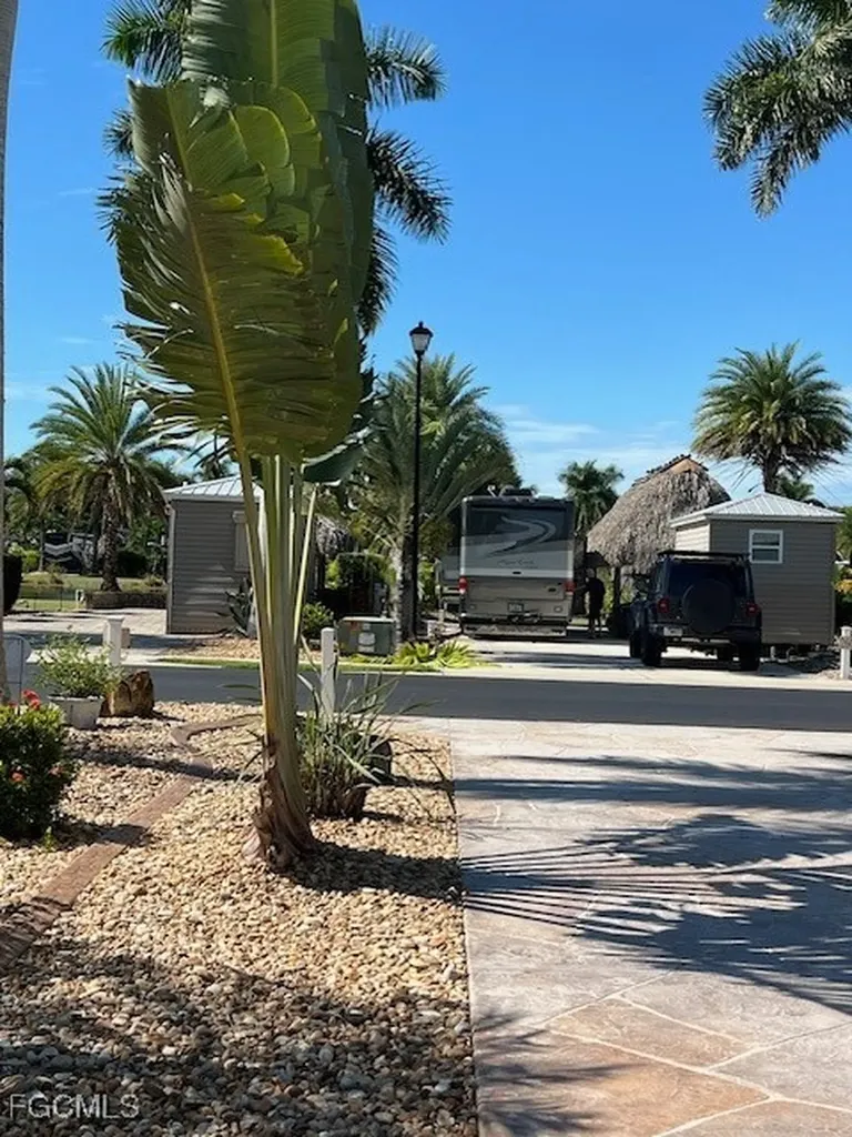 5205 Pineland Daisy Trail Fort Myers FL 33905