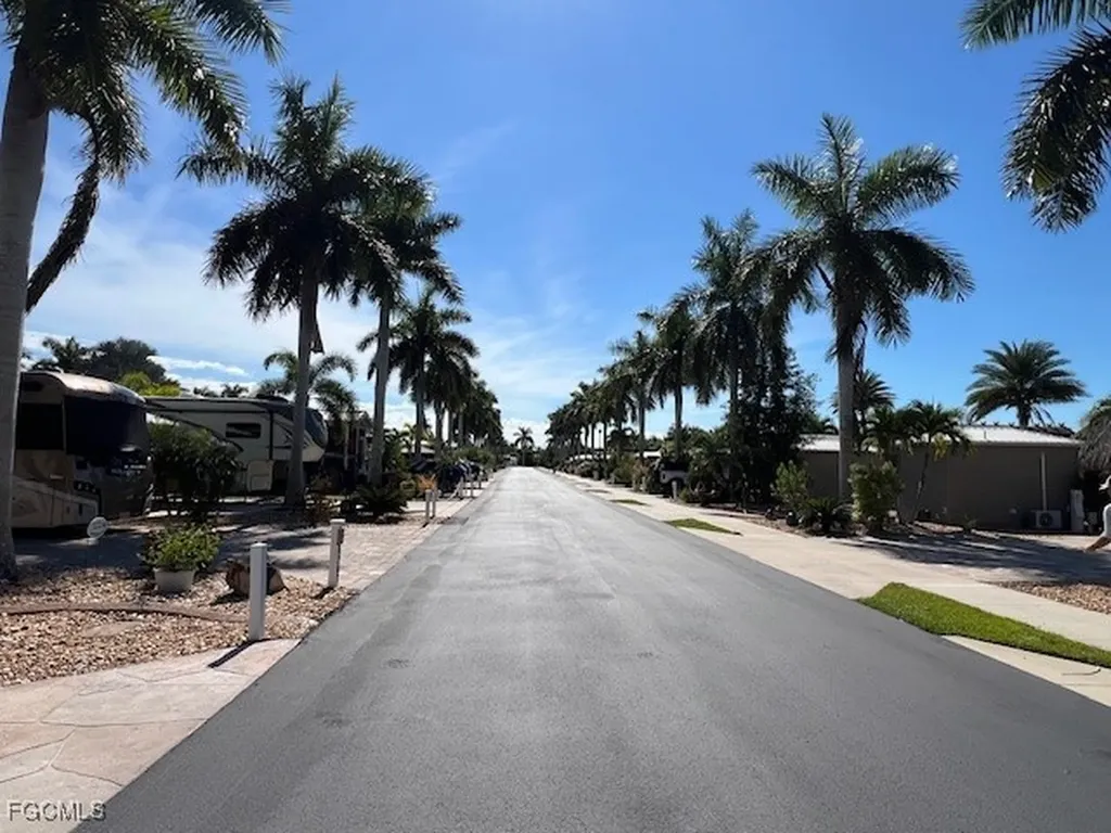 5205 Pineland Daisy Trail Fort Myers FL 33905