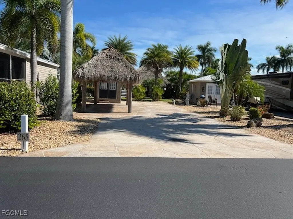 5205 Pineland Daisy Trail Fort Myers FL 33905