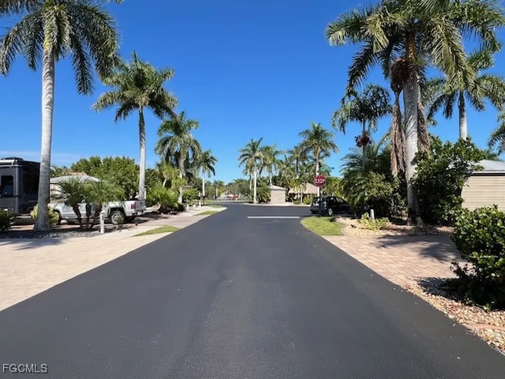 5205 Pineland Daisy Trail Fort Myers FL 33905