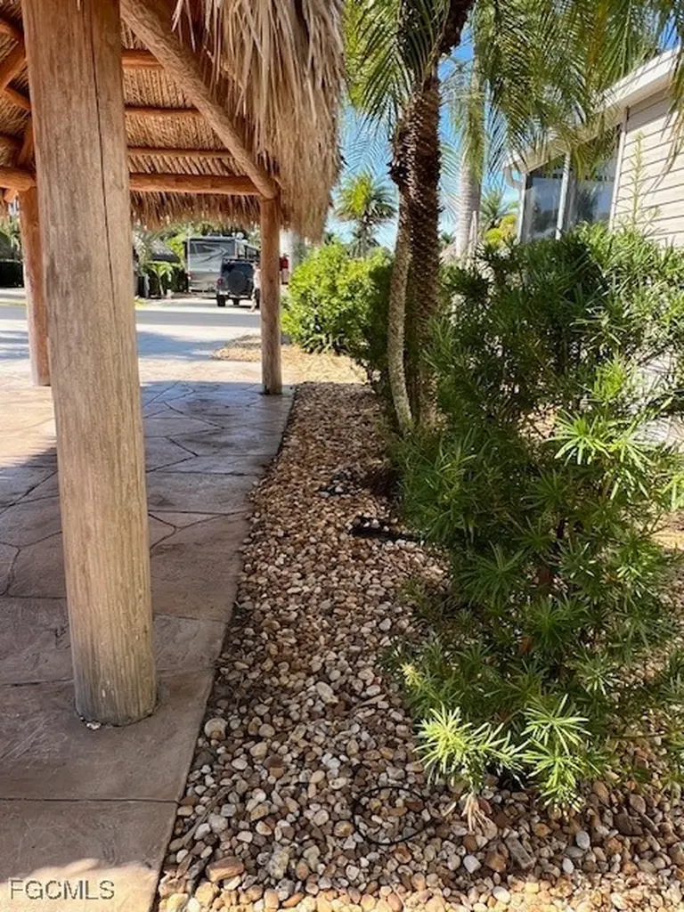 5205 Pineland Daisy Trail Fort Myers FL 33905