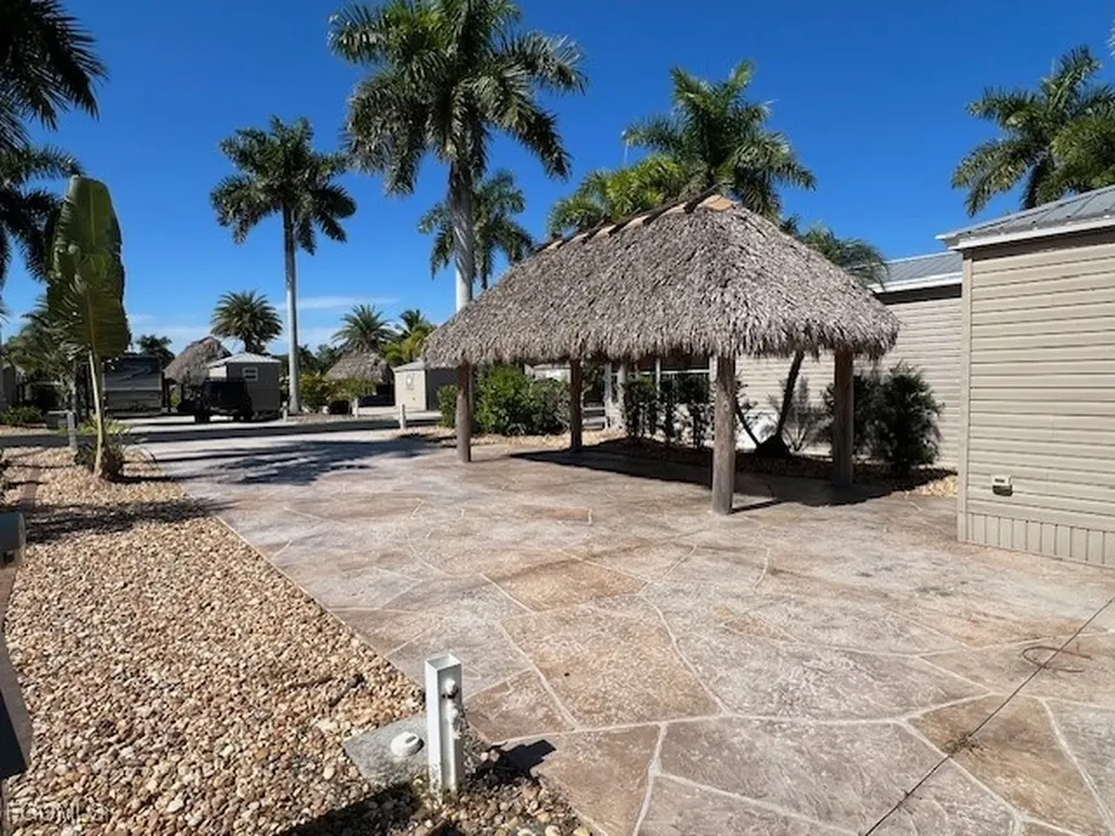 5205 Pineland Daisy Trail Fort Myers FL 33905