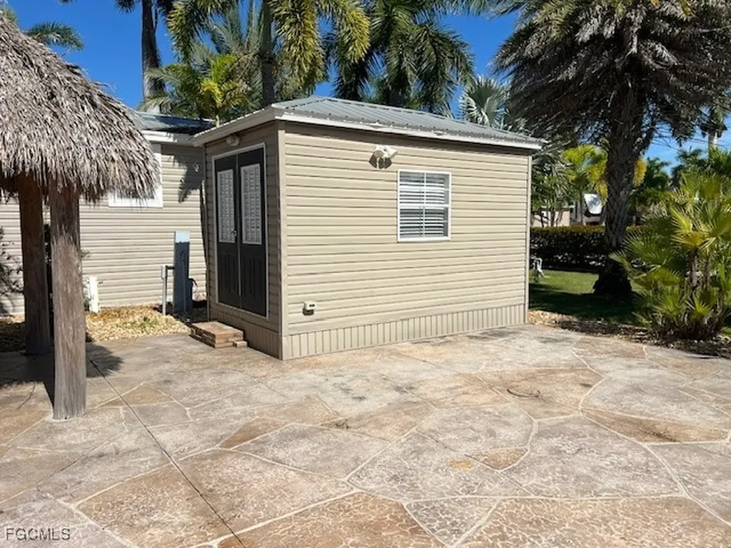 5205 Pineland Daisy Trail Fort Myers FL 33905