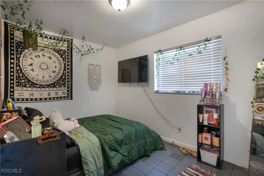 931/933 SE 23rd Place Cape Coral FL 33990