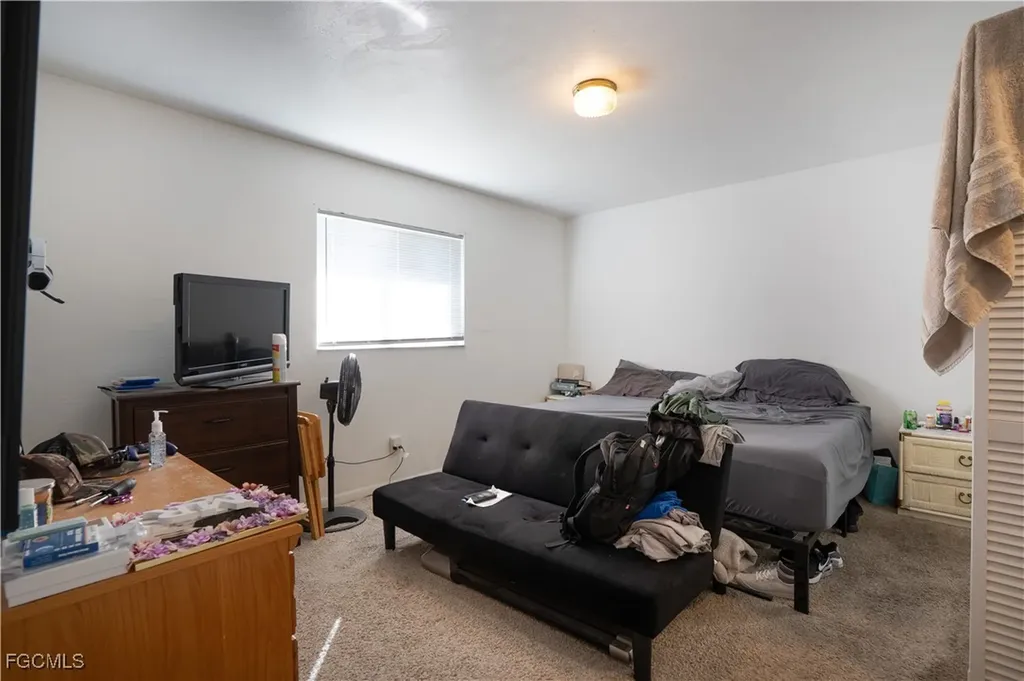 931/933 SE 23rd Place Cape Coral FL 33990