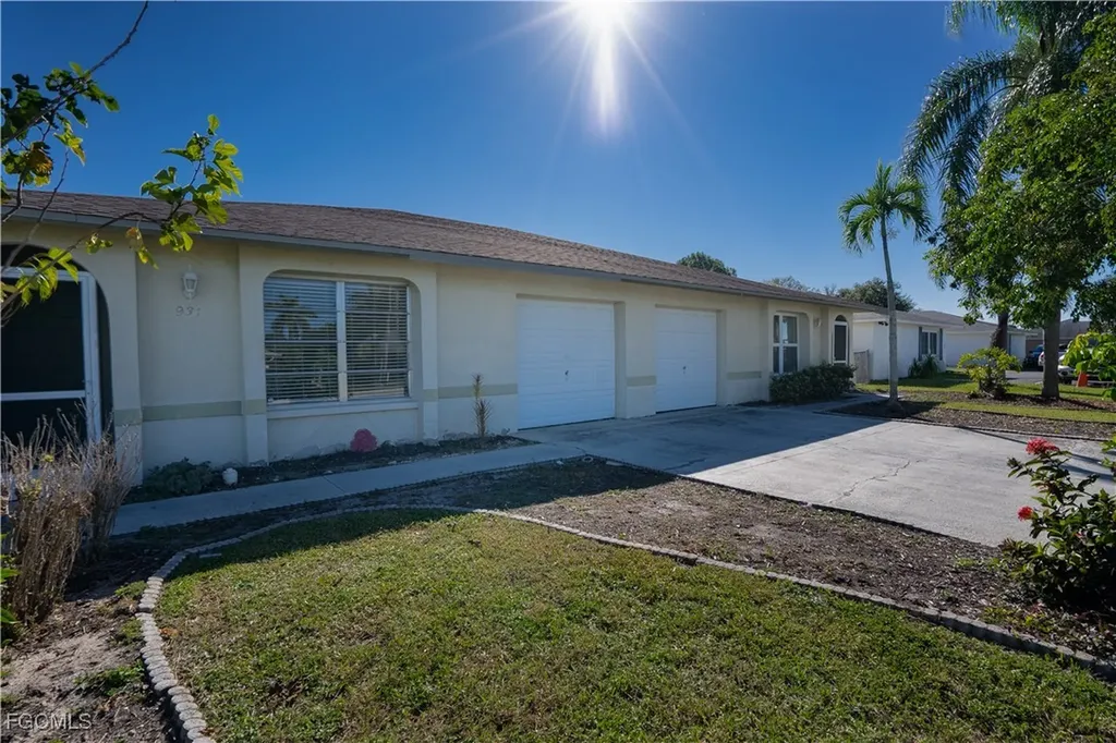 931/933 SE 23rd Place Cape Coral FL 33990