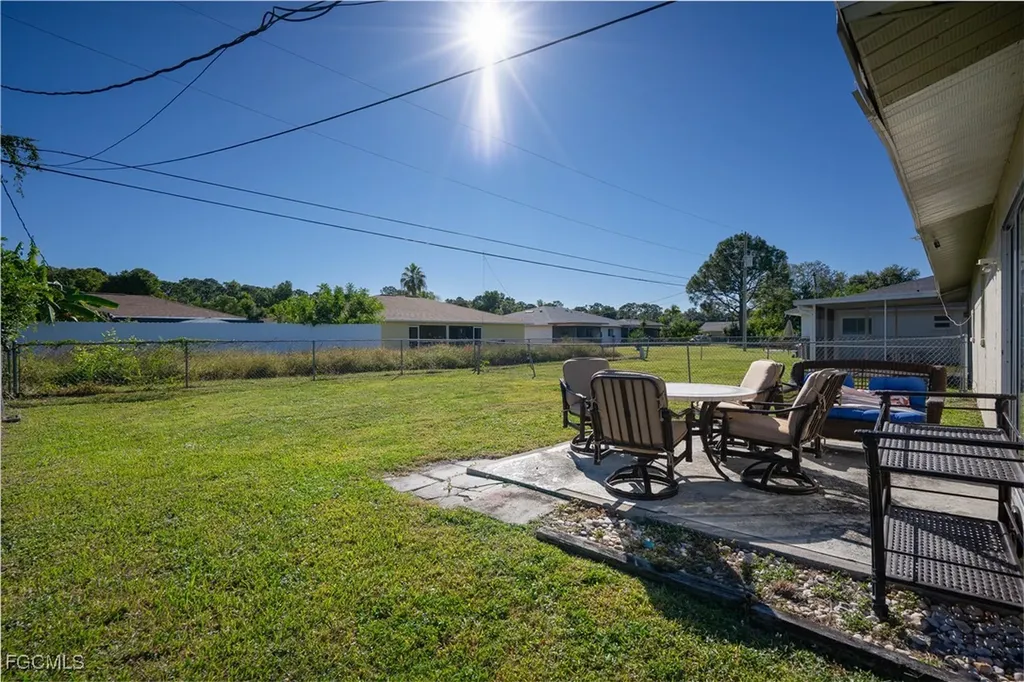 931/933 SE 23rd Place Cape Coral FL 33990