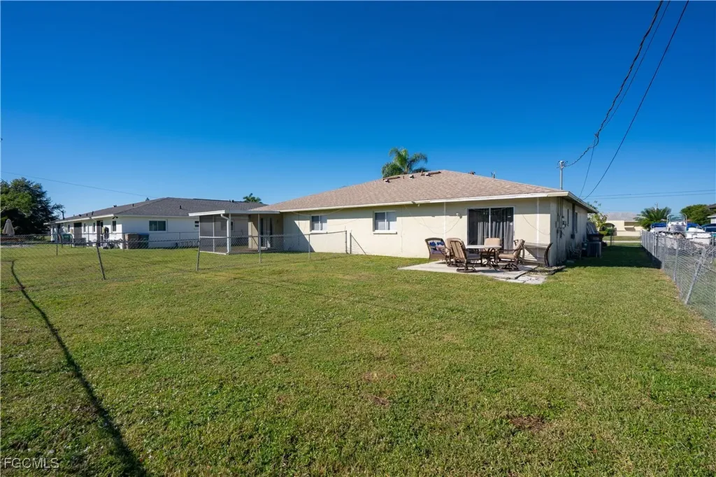 931/933 SE 23rd Place Cape Coral FL 33990