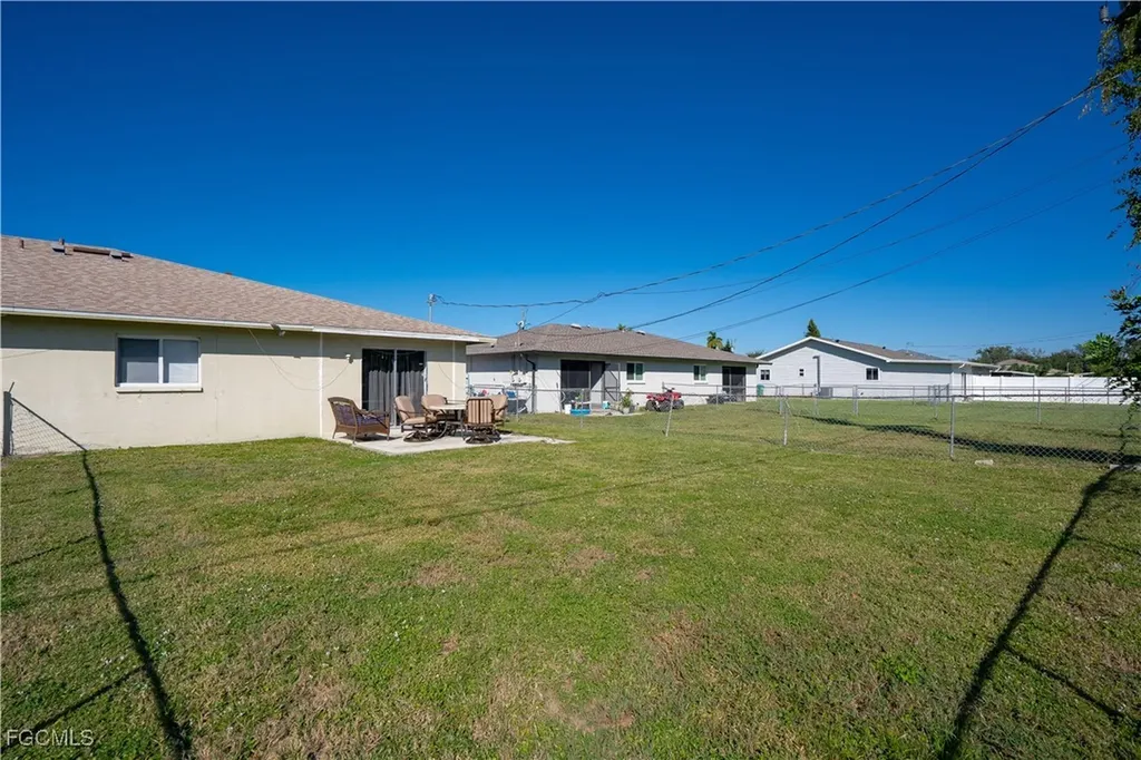 931/933 SE 23rd Place Cape Coral FL 33990