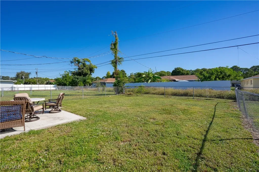 931/933 SE 23rd Place Cape Coral FL 33990
