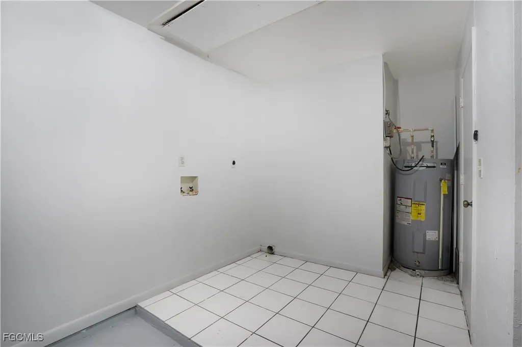 931/933 SE 23rd Place Cape Coral FL 33990