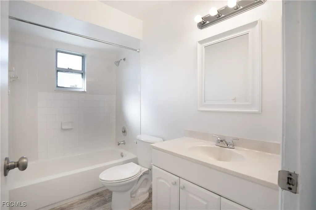 931/933 SE 23rd Place Cape Coral FL 33990