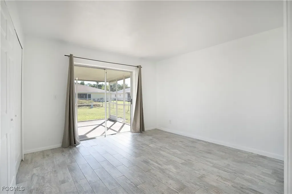 931/933 SE 23rd Place Cape Coral FL 33990