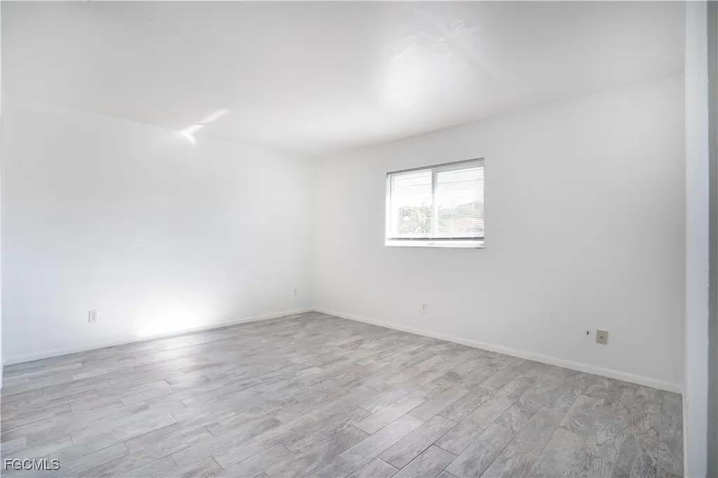 931/933 SE 23rd Place Cape Coral FL 33990
