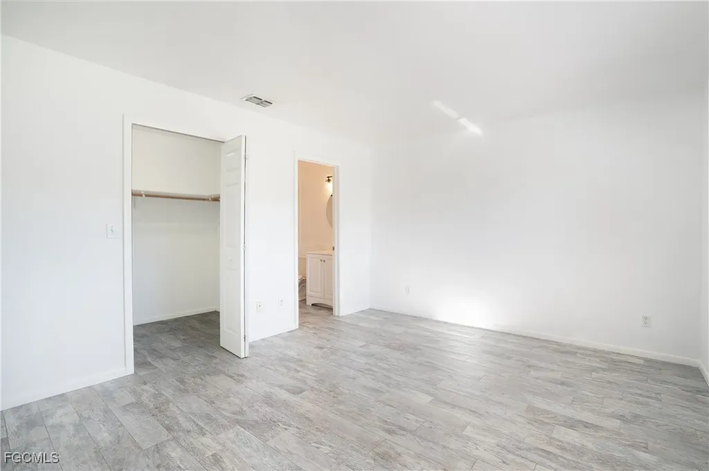 931/933 SE 23rd Place Cape Coral FL 33990