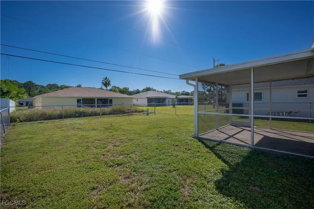 931/933 SE 23rd Place Cape Coral FL 33990