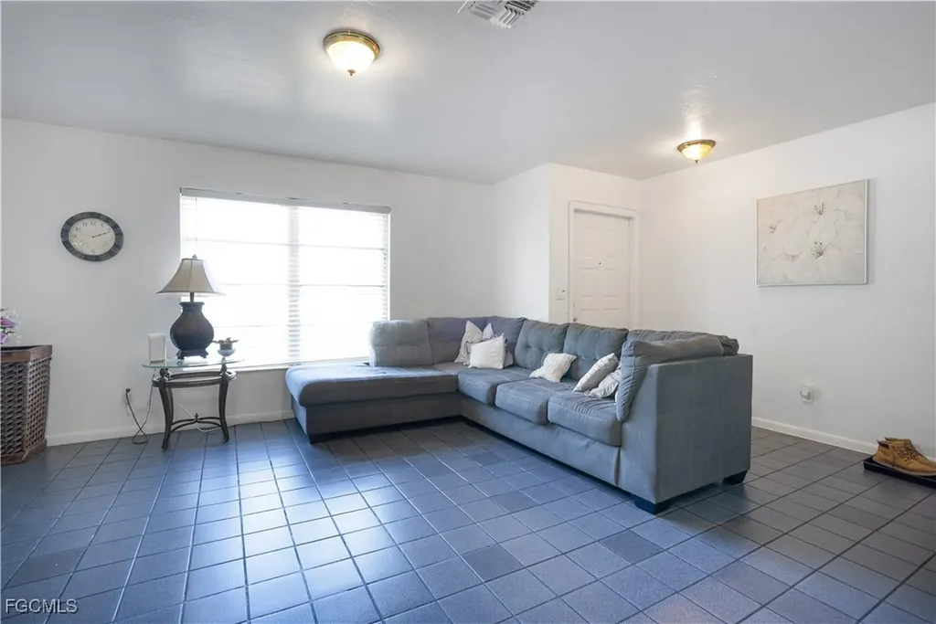 931/933 SE 23rd Place Cape Coral FL 33990