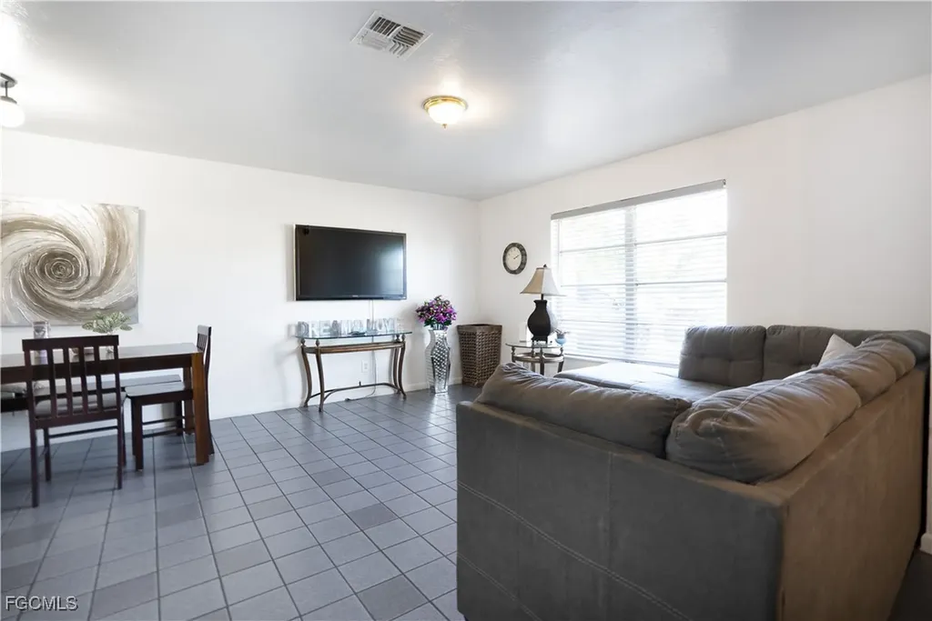 931/933 SE 23rd Place Cape Coral FL 33990