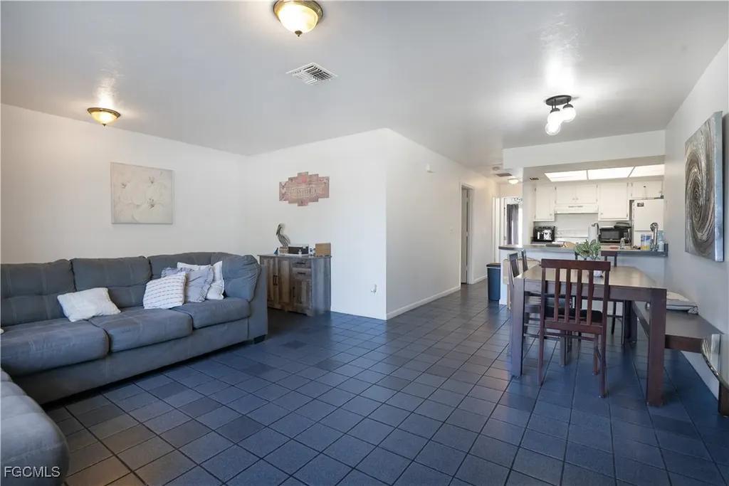 931/933 SE 23rd Place Cape Coral FL 33990