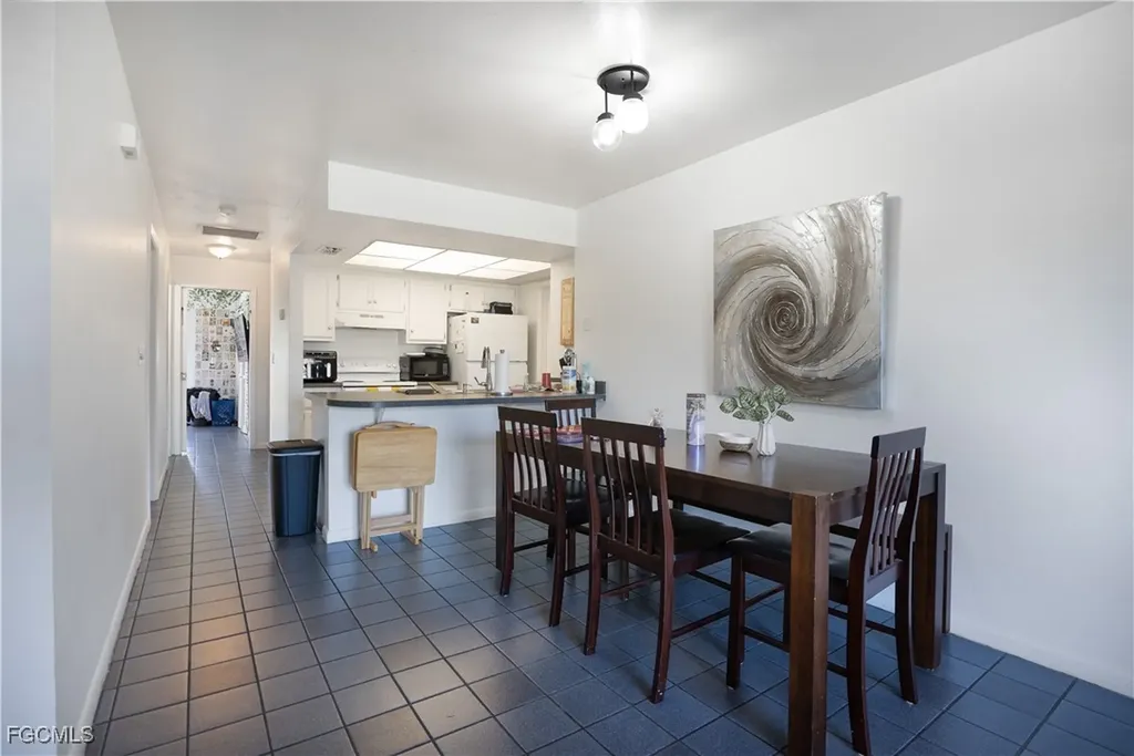 931/933 SE 23rd Place Cape Coral FL 33990