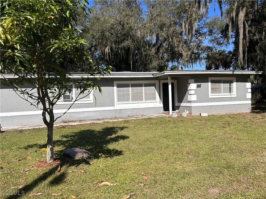 438 7th Avenue Labelle FL 33935