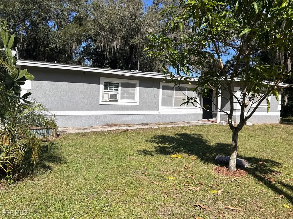438 7th Avenue Labelle FL 33935