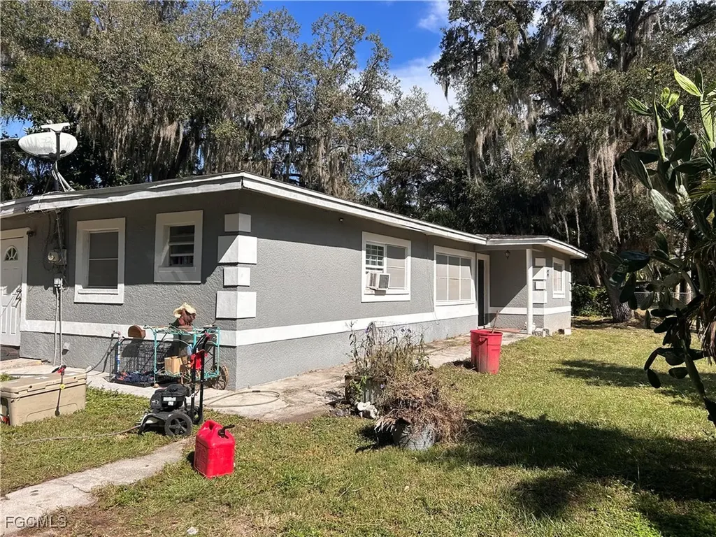 438 7th Avenue Labelle FL 33935