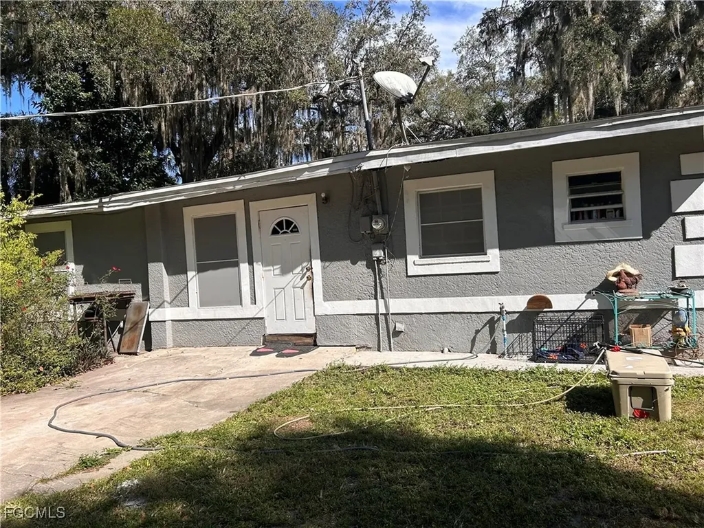 438 7th Avenue Labelle FL 33935