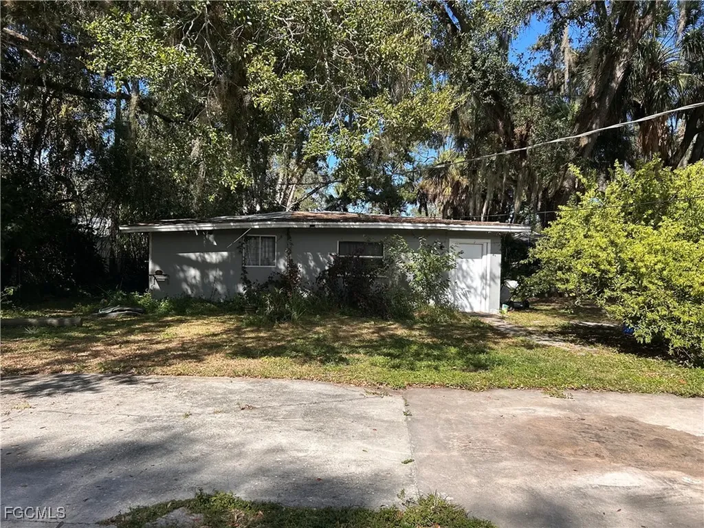 438 7th Avenue Labelle FL 33935