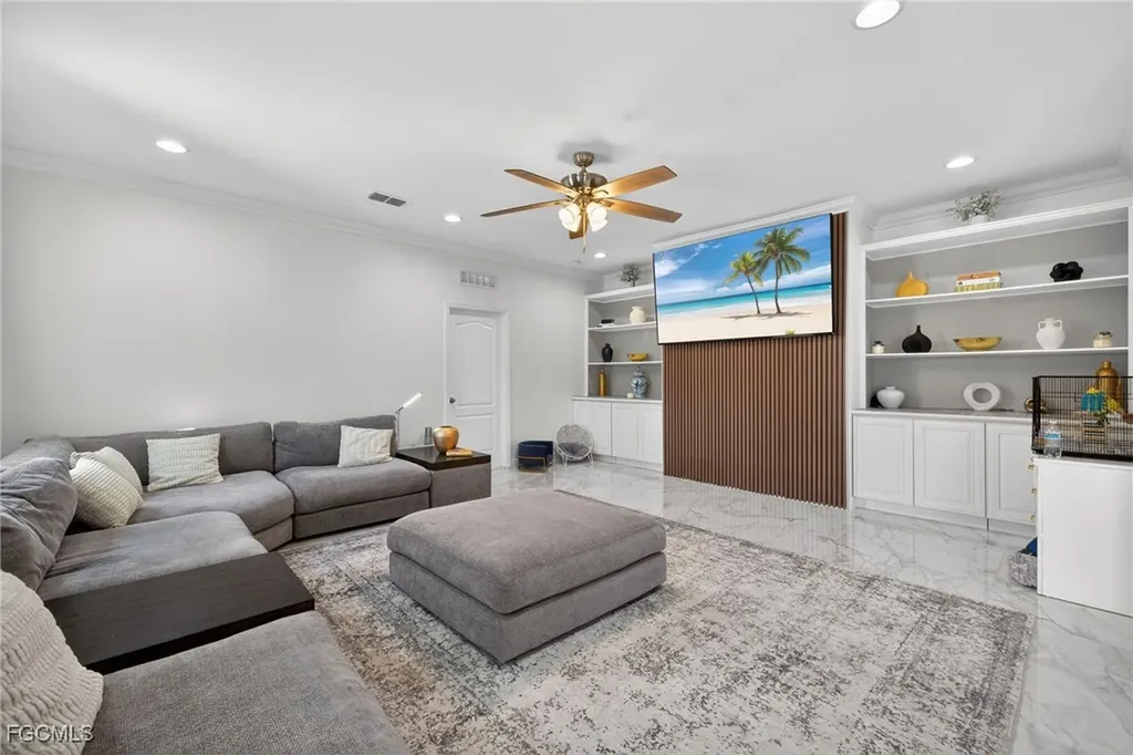 812 SW 11th Court Cape Coral FL 33991