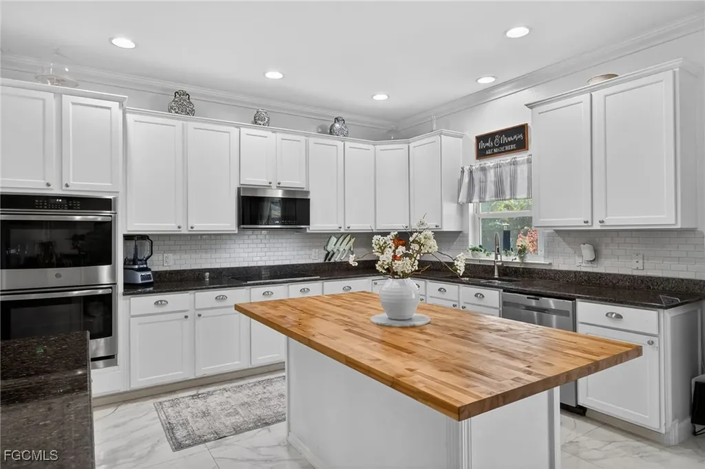 812 SW 11th Court Cape Coral FL 33991