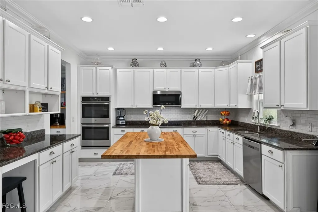 812 SW 11th Court Cape Coral FL 33991