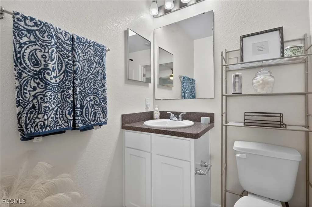 812 SW 11th Court Cape Coral FL 33991