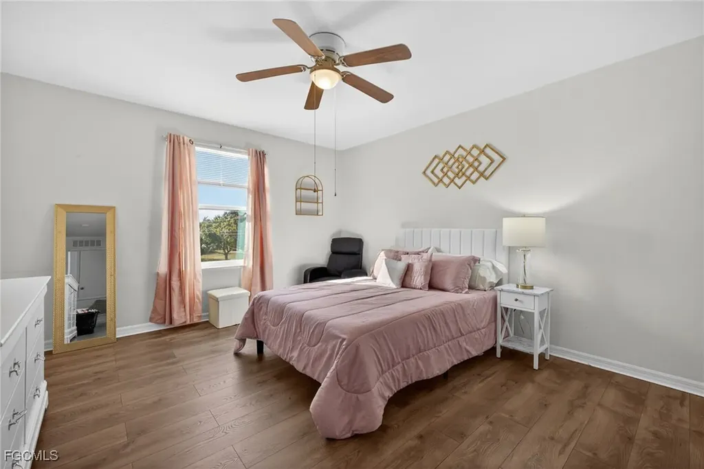 812 SW 11th Court Cape Coral FL 33991