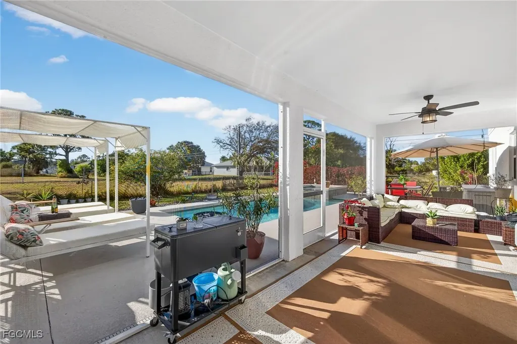 812 SW 11th Court Cape Coral FL 33991