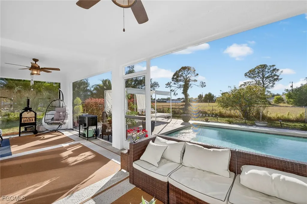 812 SW 11th Court Cape Coral FL 33991