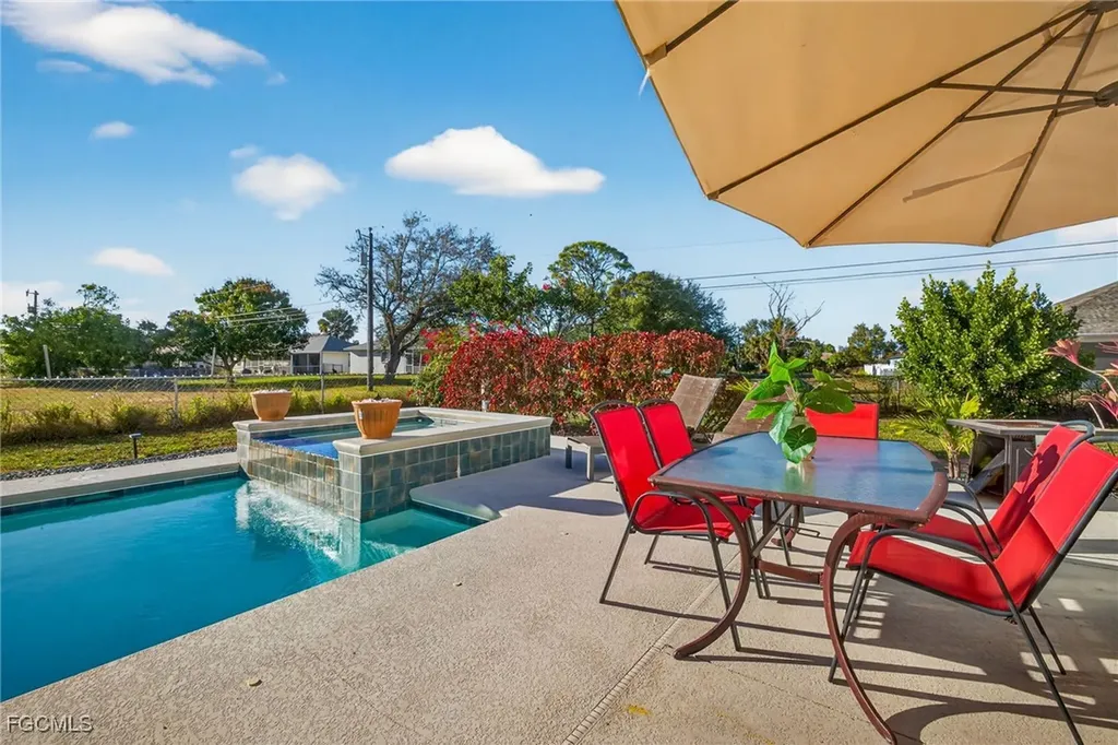 812 SW 11th Court Cape Coral FL 33991